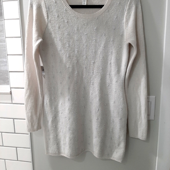💜3/$15💜Cream sweater - Picture 1 of 2